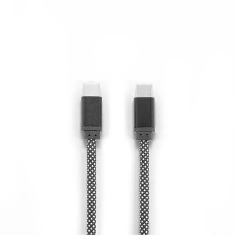 NADELLA. USB-C - USB-C -kaapeli punotulla polyesterijohdolla (60 W) ja magneettijärjestelmällä helppoa tuuletusta varten